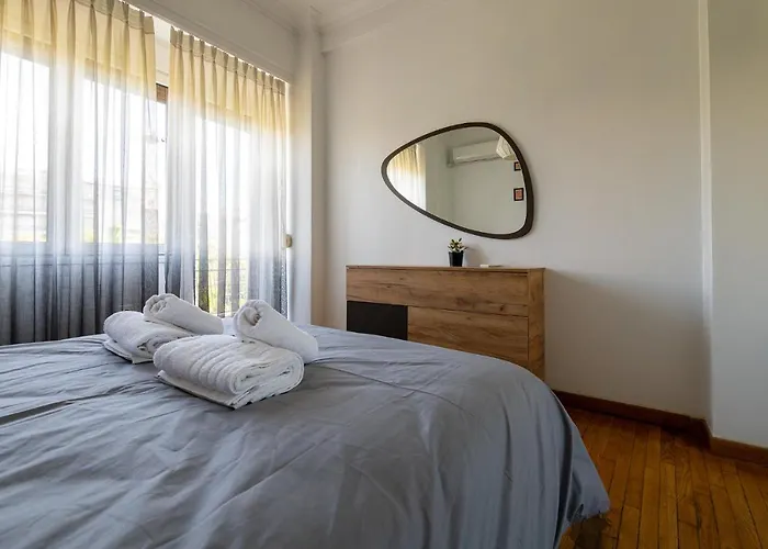 The Acropolis Hideaway 2-Bdr Apt Next To Metro